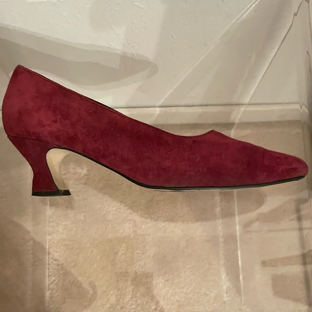Vintage 1990’s Beautiful Wine Burgundy Suede Heels Women’s, Size 8 EUC! - Picture 7 of 11